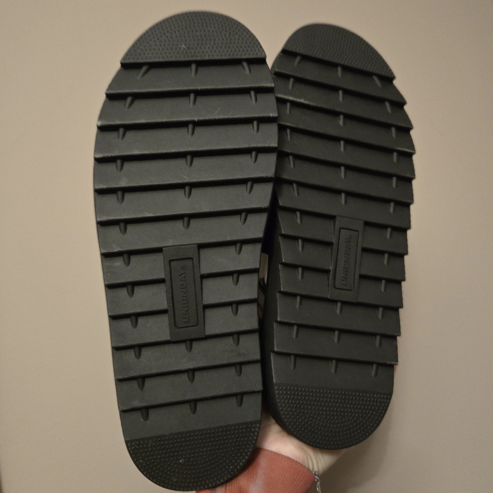 New Unionbay Downtown Sandals - Picture 2 of 3